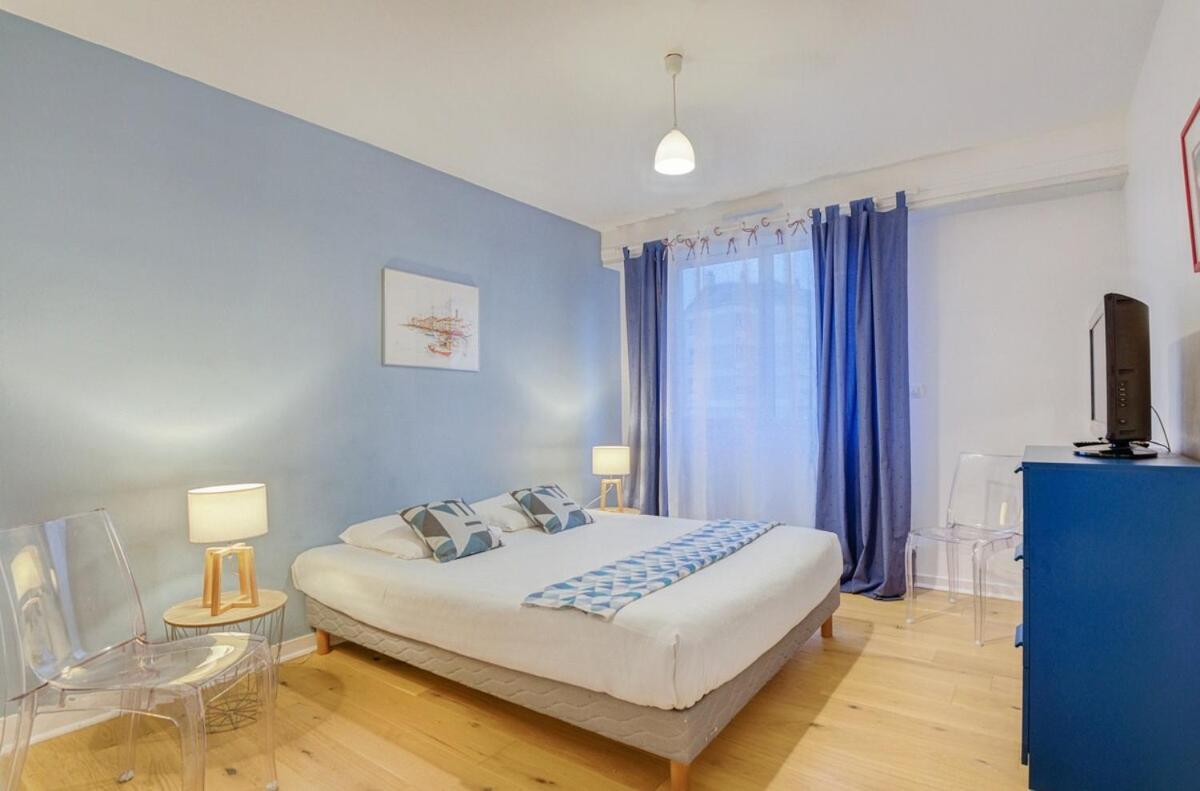 LE FOUGÈRES - Bel appartement avec deux chambres et place de parking Rennes Extérieur photo